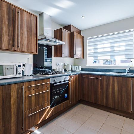 Modern Semi Detached In A Quiet Location, Driveway Parking Villa Ewloe Exteriör bild