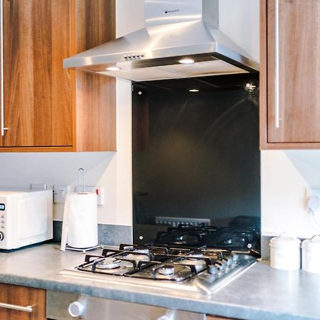 Modern Semi Detached In A Quiet Location, Driveway Parking Villa Ewloe Exteriör bild