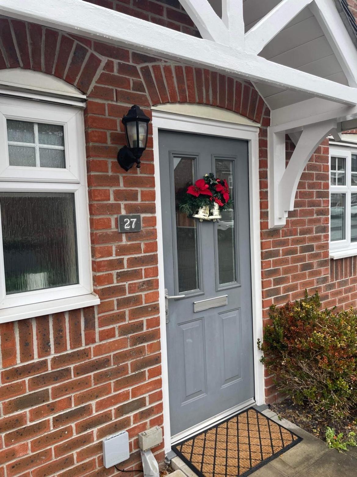 Modern Semi Detached In A Quiet Location, Driveway Parking Villa Ewloe Exteriör bild