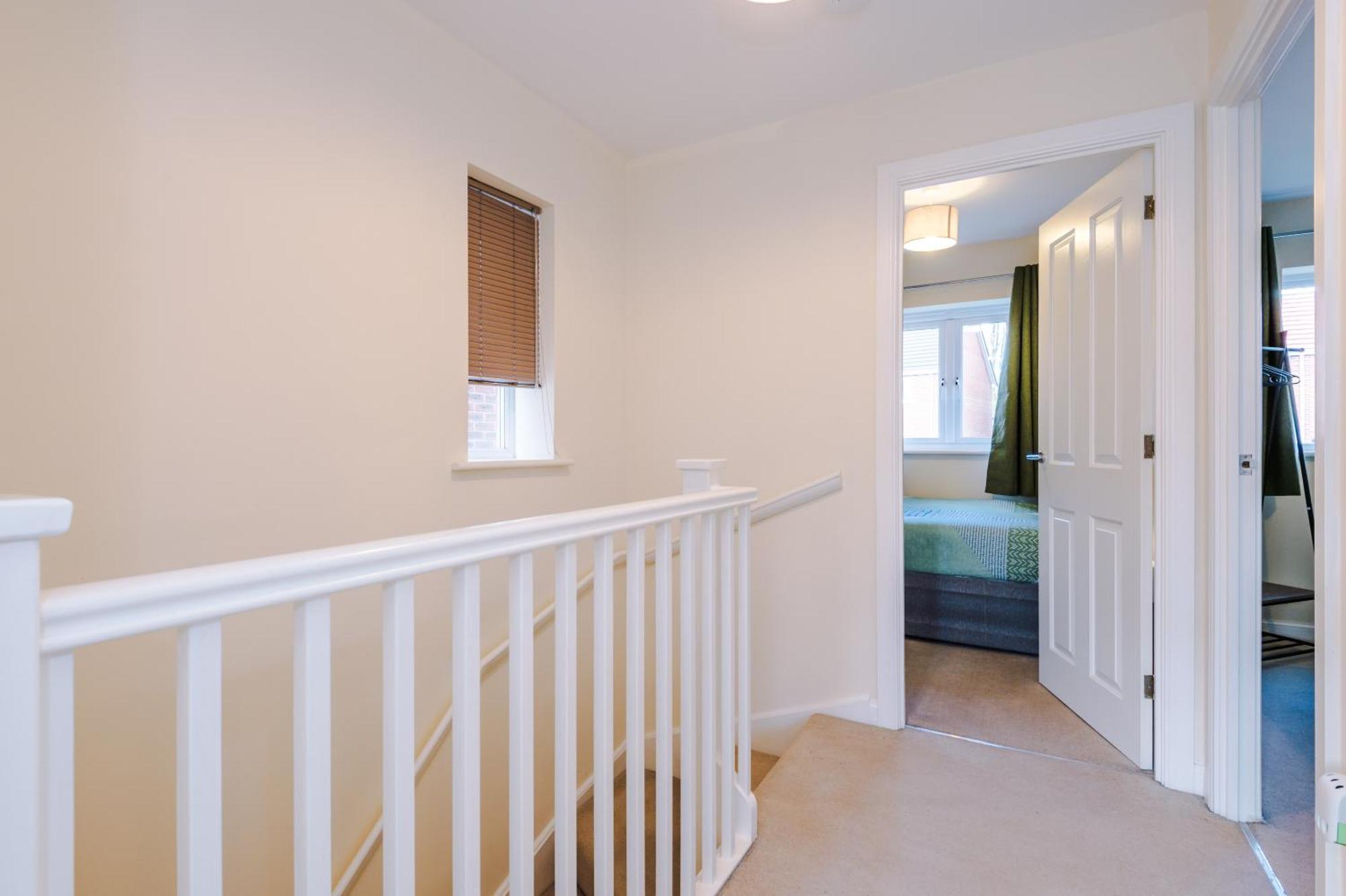 Modern Semi Detached In A Quiet Location, Driveway Parking Villa Ewloe Exteriör bild