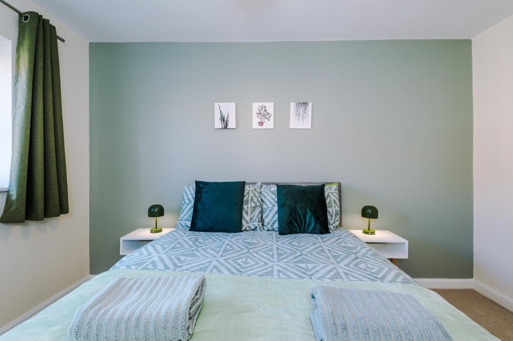 Modern Semi Detached In A Quiet Location, Driveway Parking Villa Ewloe Exteriör bild