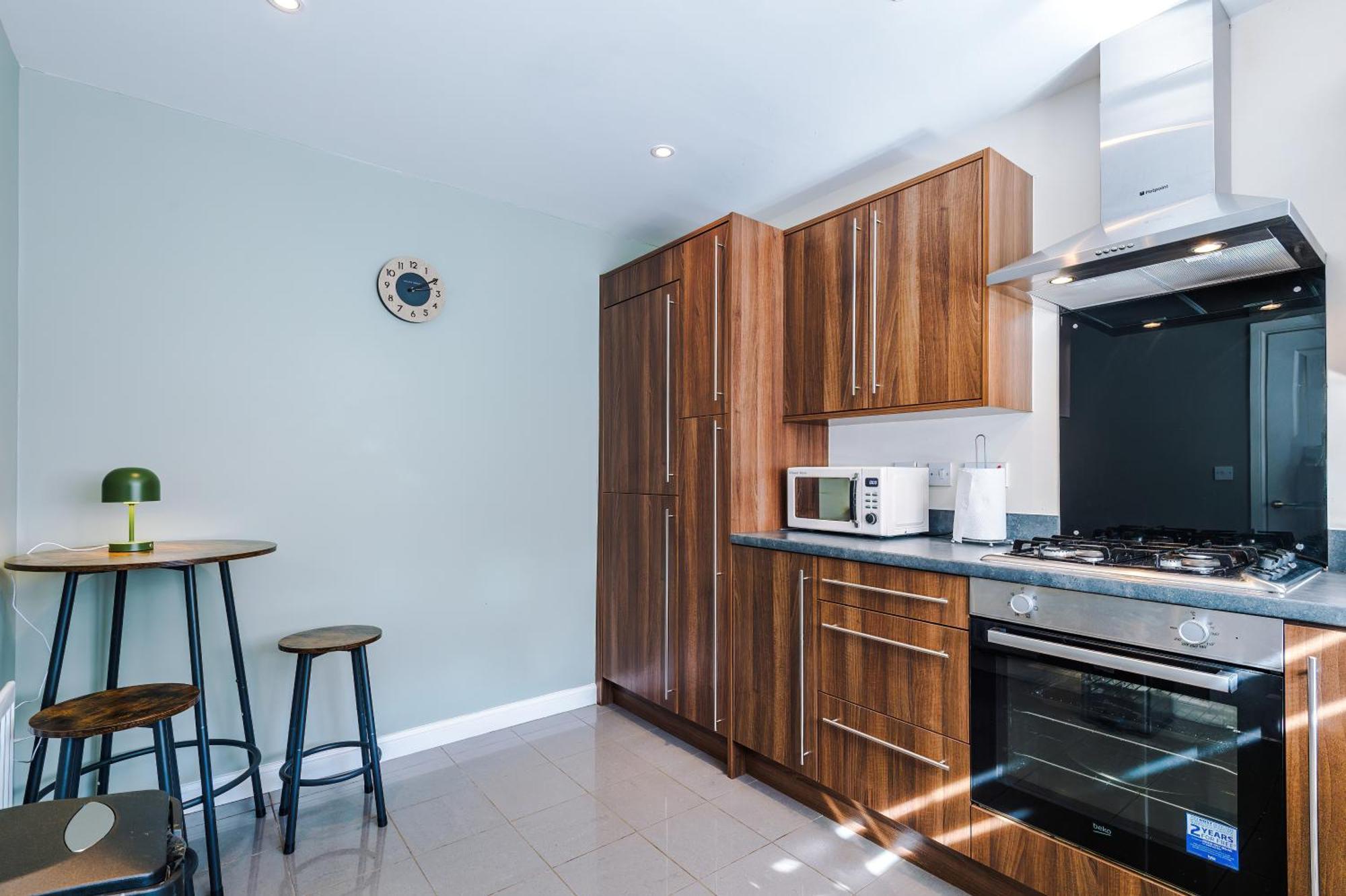 Modern Semi Detached In A Quiet Location, Driveway Parking Villa Ewloe Exteriör bild