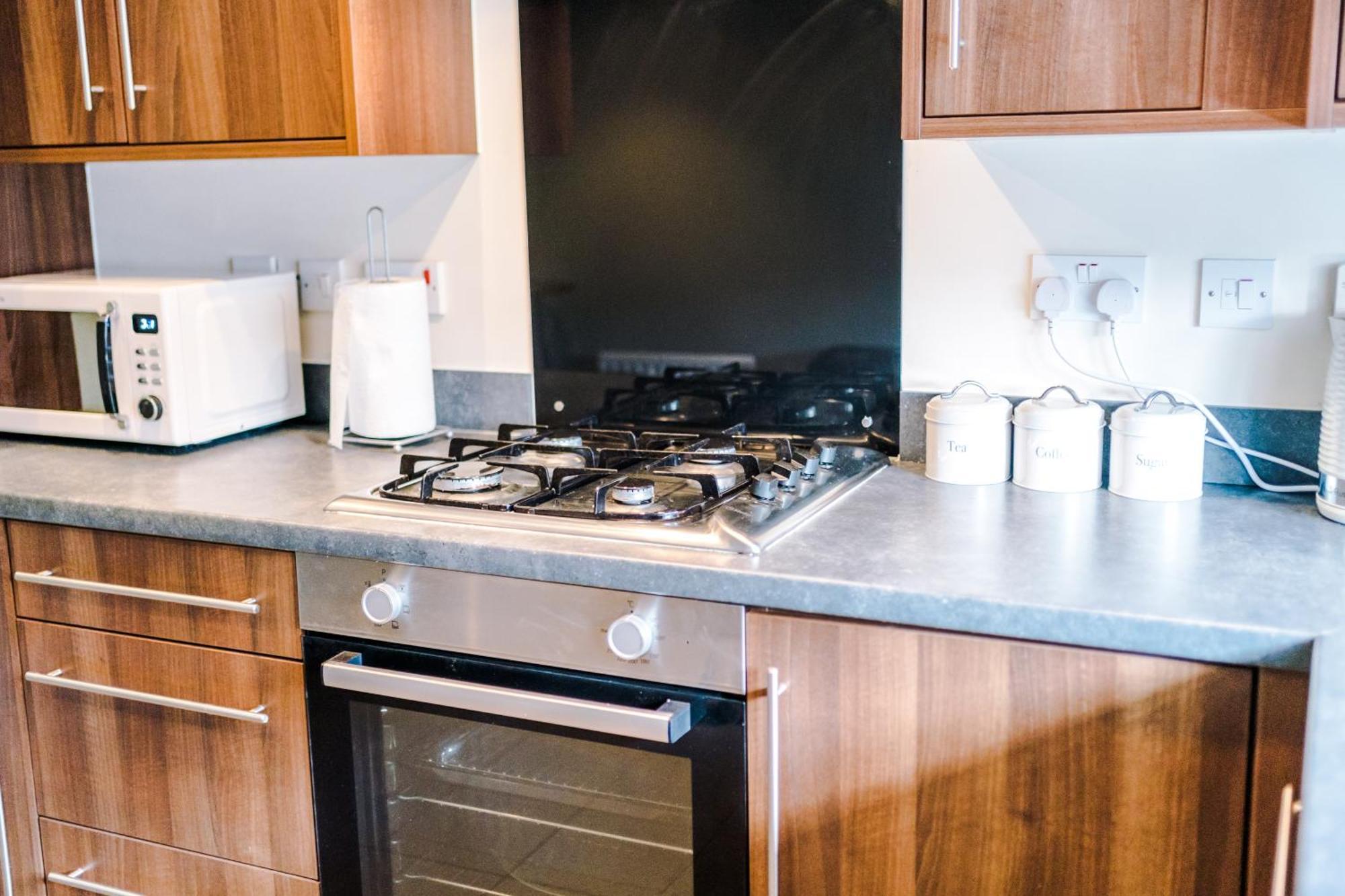 Modern Semi Detached In A Quiet Location, Driveway Parking Villa Ewloe Exteriör bild