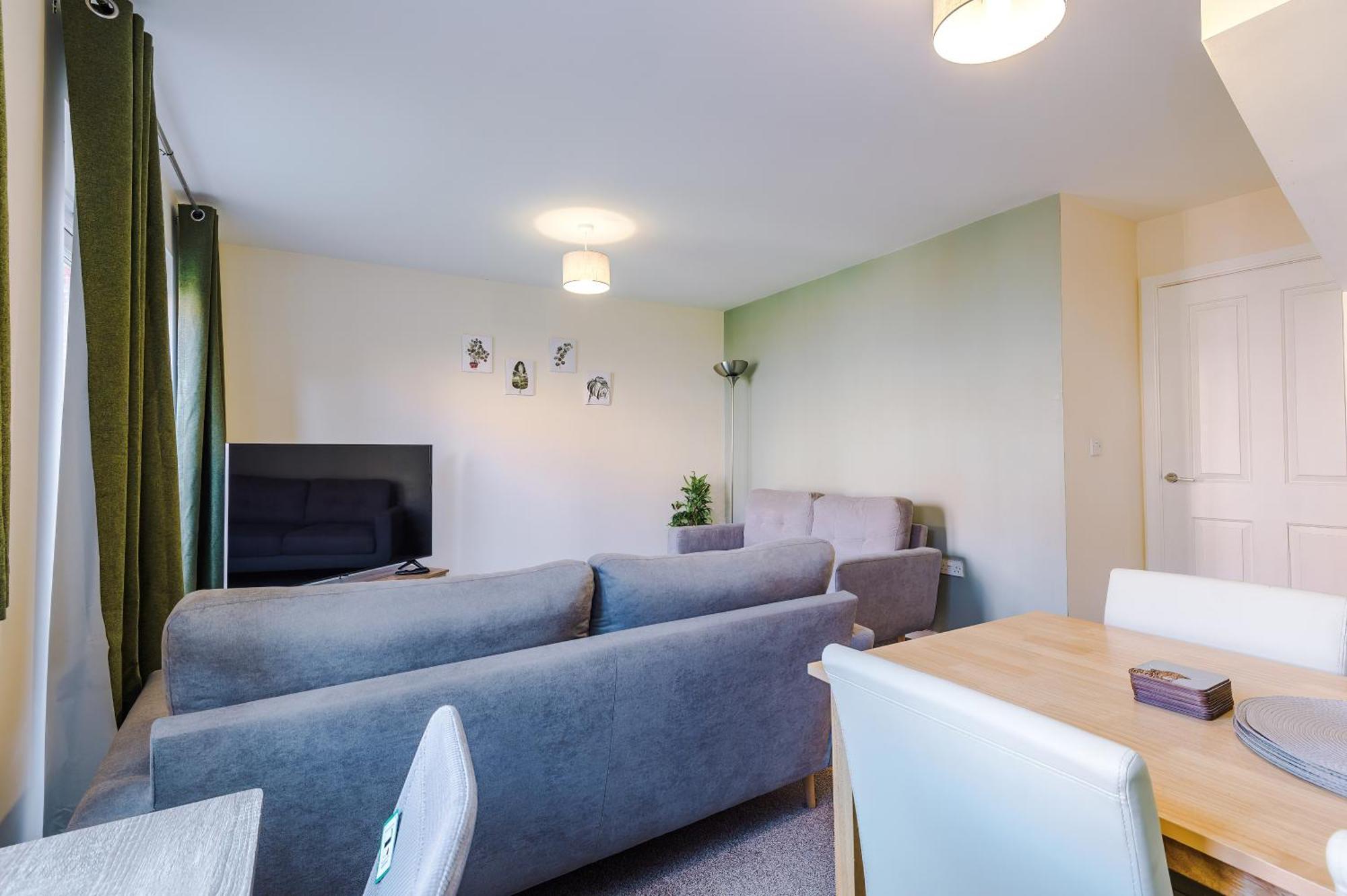 Modern Semi Detached In A Quiet Location, Driveway Parking Villa Ewloe Exteriör bild
