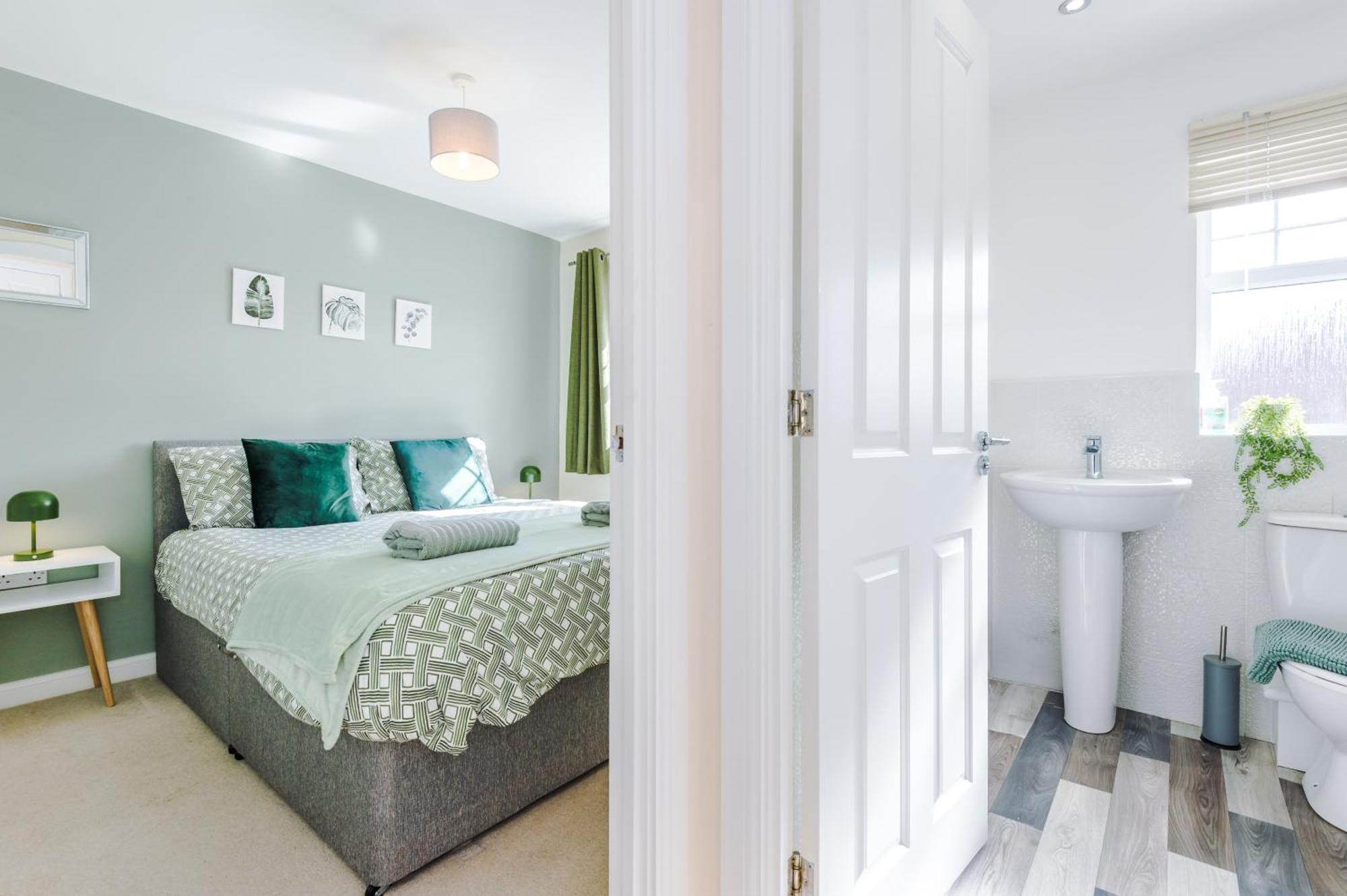 Modern Semi Detached In A Quiet Location, Driveway Parking Villa Ewloe Exteriör bild