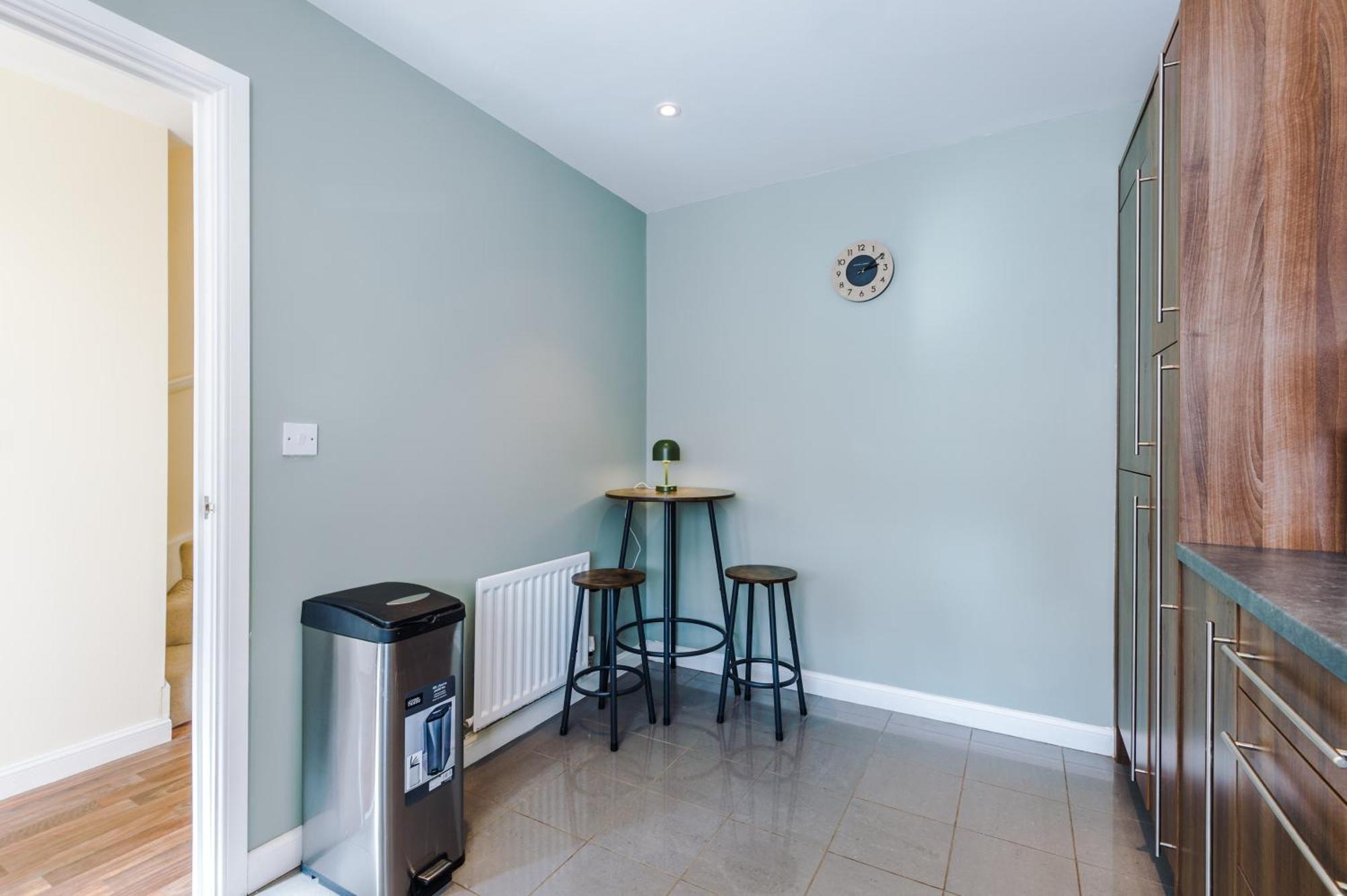 Modern Semi Detached In A Quiet Location, Driveway Parking Villa Ewloe Exteriör bild