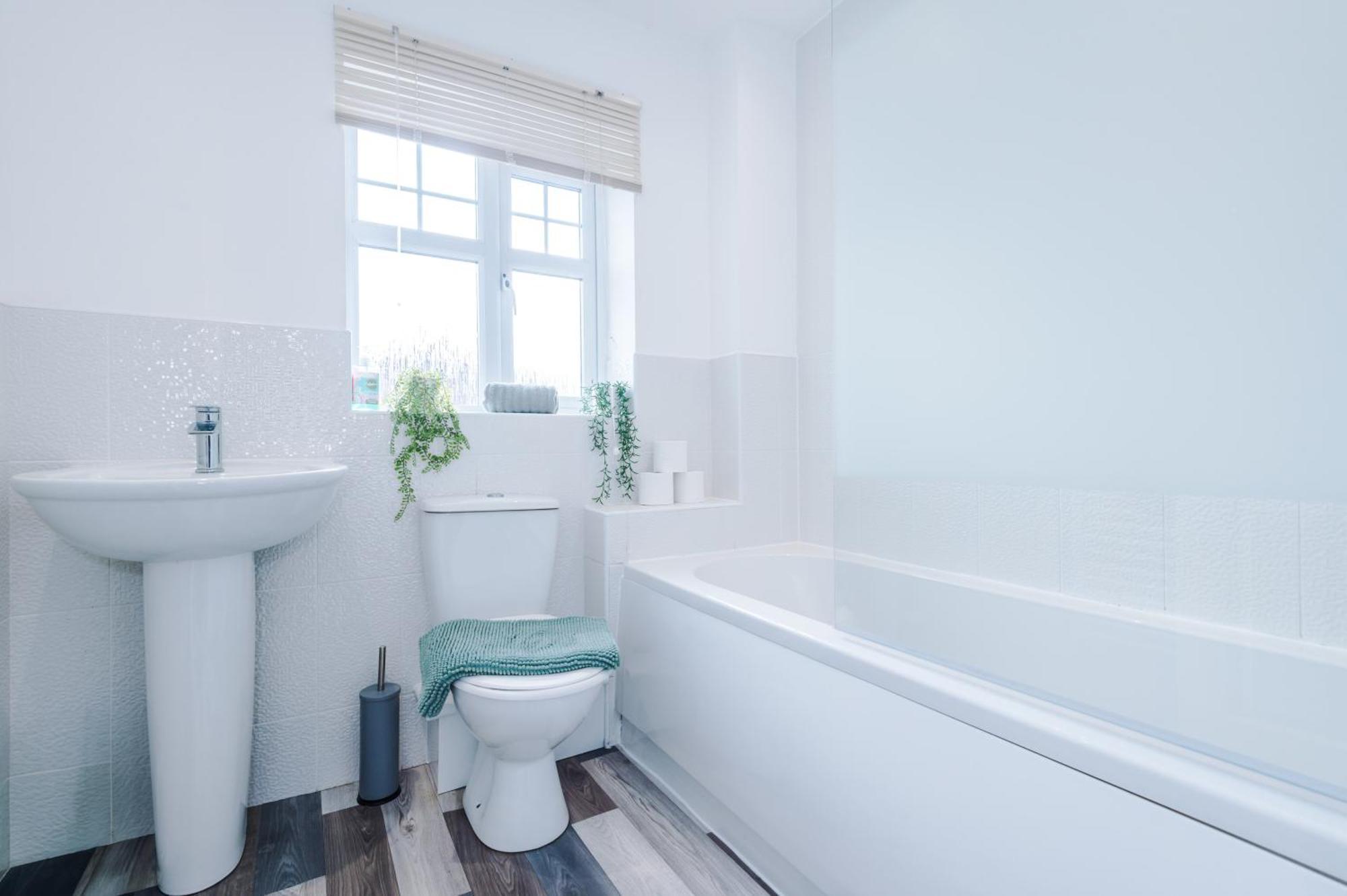 Modern Semi Detached In A Quiet Location, Driveway Parking Villa Ewloe Exteriör bild