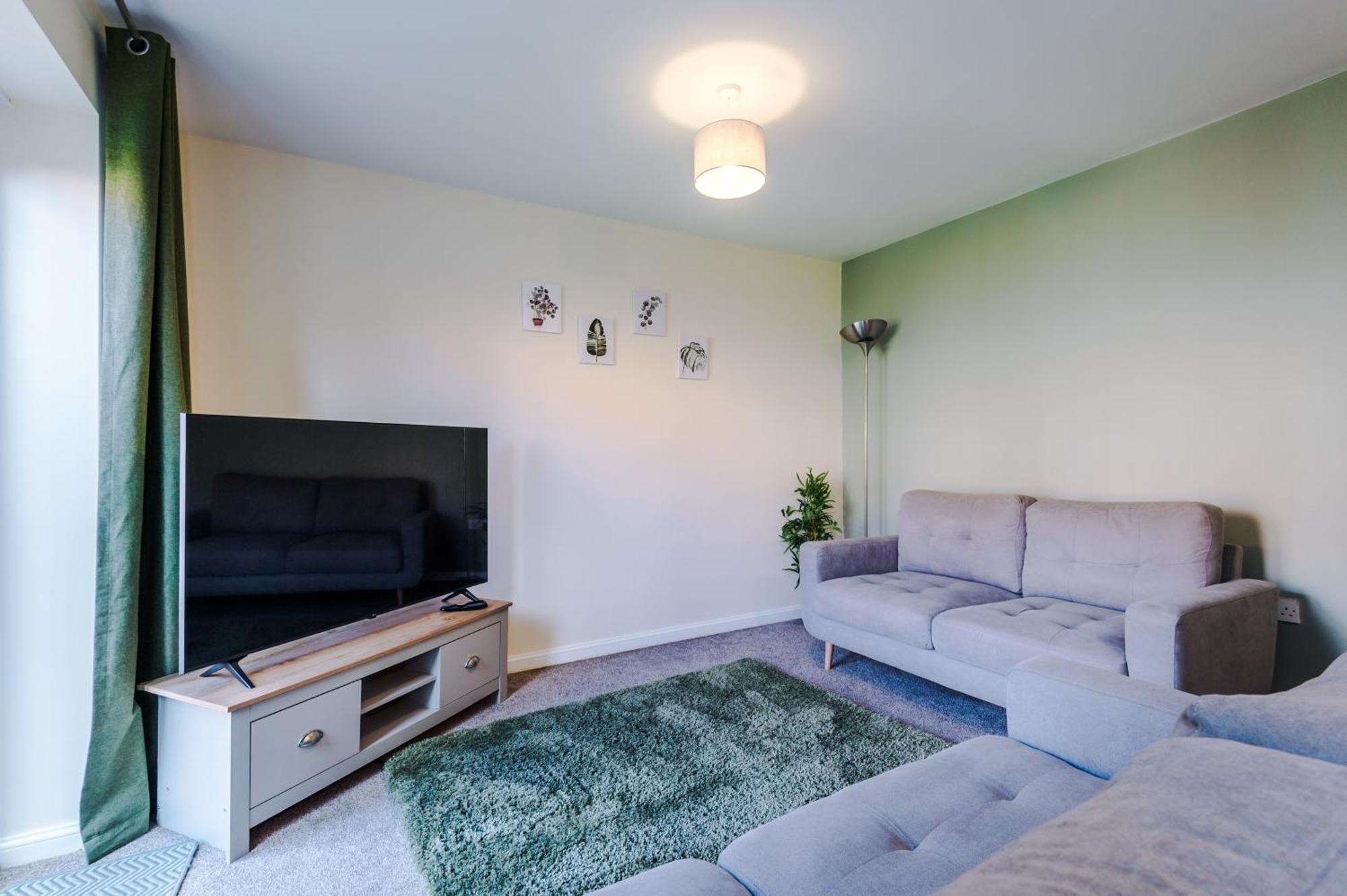 Modern Semi Detached In A Quiet Location, Driveway Parking Villa Ewloe Exteriör bild