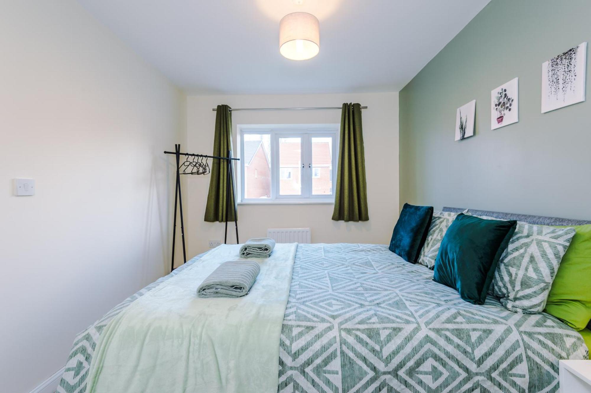 Modern Semi Detached In A Quiet Location, Driveway Parking Villa Ewloe Exteriör bild