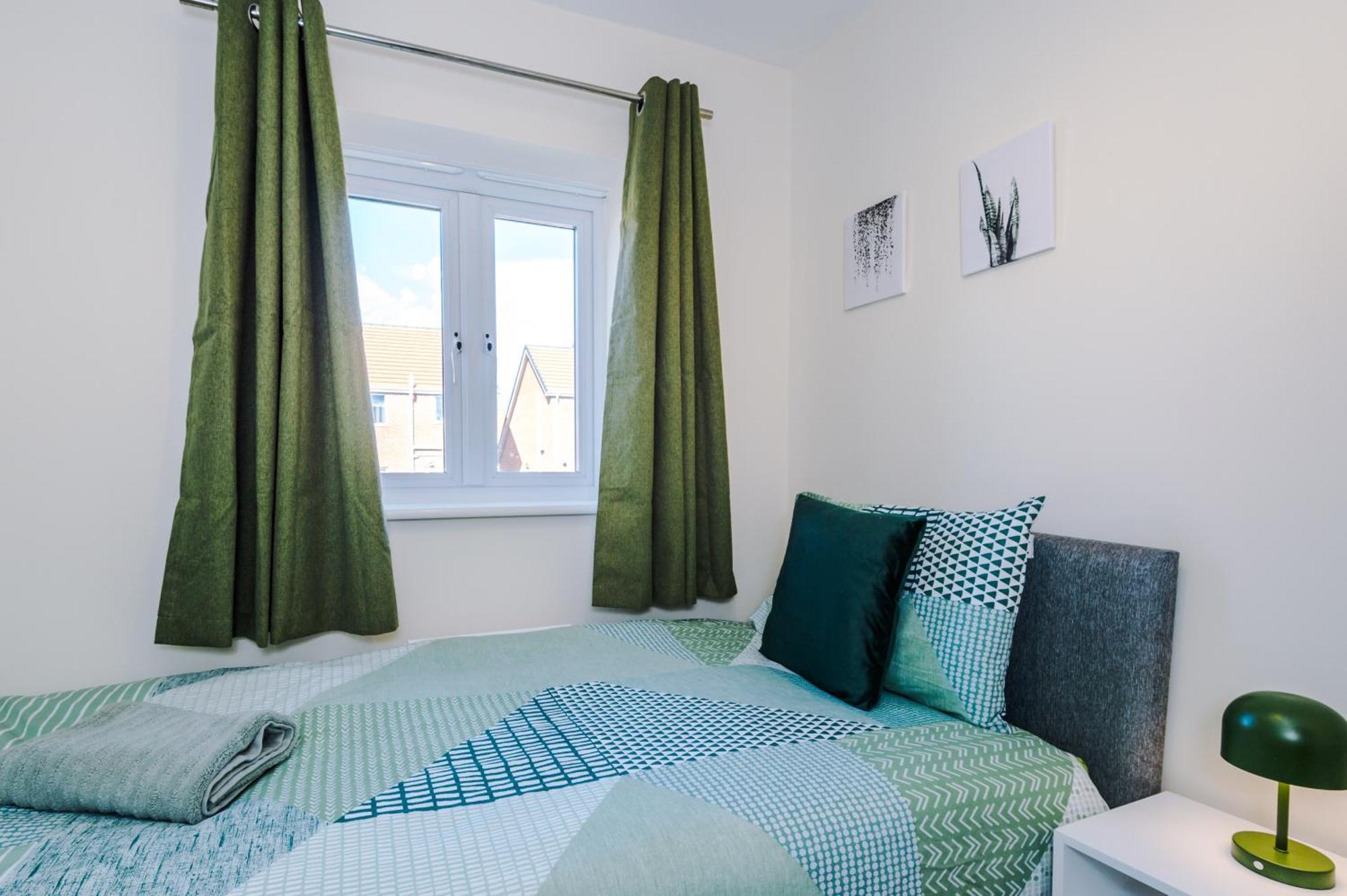 Modern Semi Detached In A Quiet Location, Driveway Parking Villa Ewloe Exteriör bild