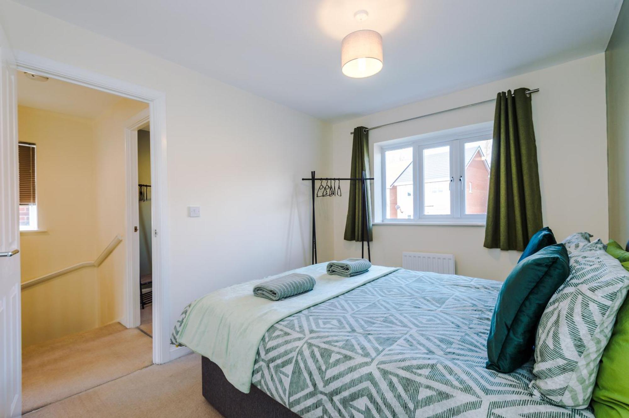 Modern Semi Detached In A Quiet Location, Driveway Parking Villa Ewloe Exteriör bild